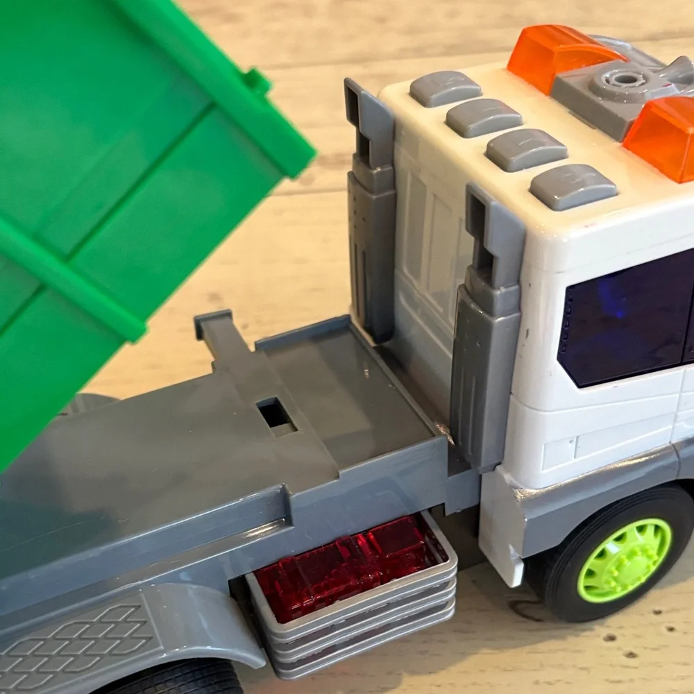 Maxx Action Lights/Sounds Revving Waste Removal Recycling Truck Toy - Picture 14 of 16